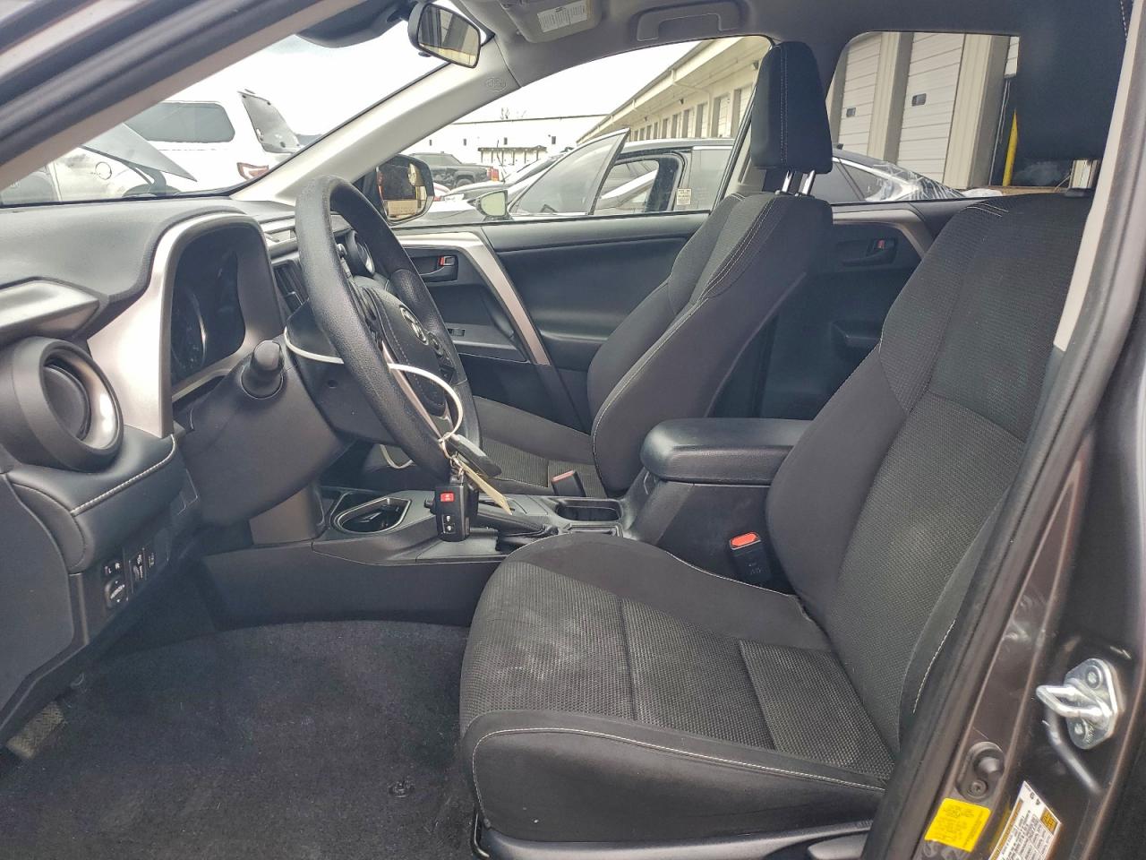 2018 TOYOTA RAV4 HV LE photo 7