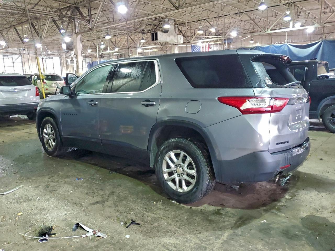 2019 CHEVROLET TRAVERSE LS photo 2