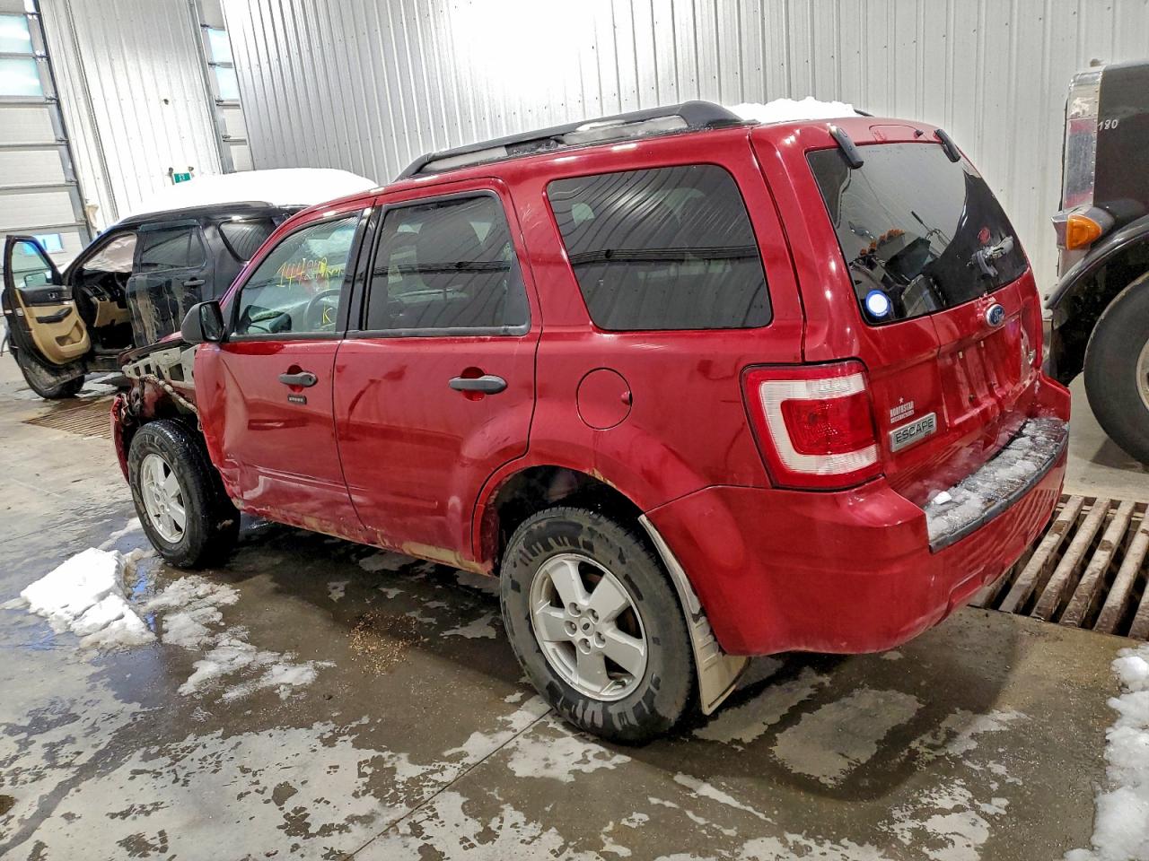2010 FORD ESCAPE XLT photo 2