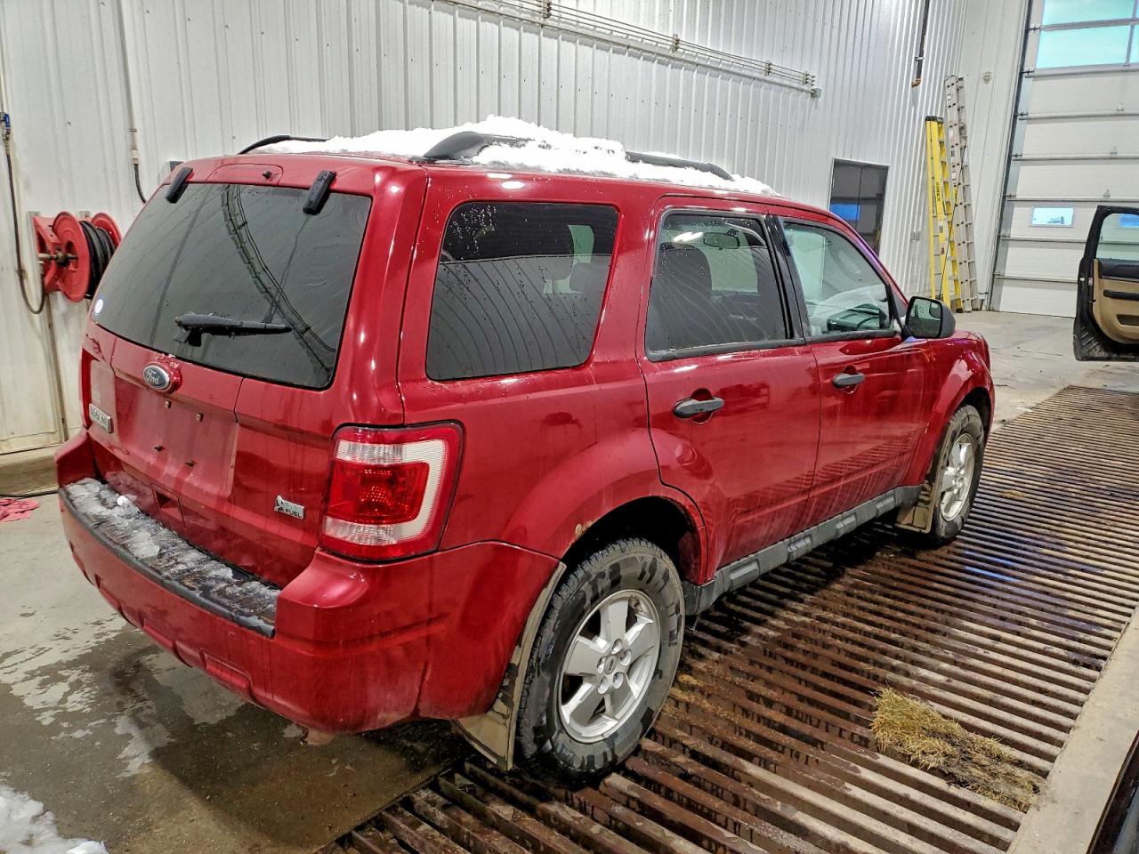 2010 FORD ESCAPE XLT photo 3