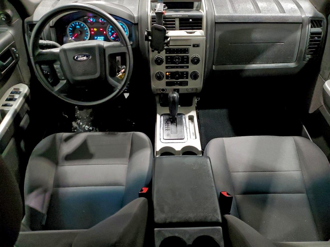 2010 FORD ESCAPE XLT photo 8