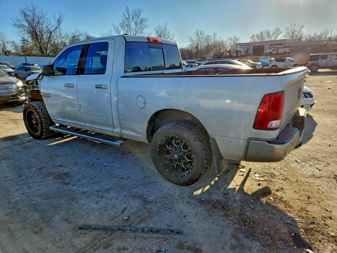 2016 RAM 1500 SLT photo 4