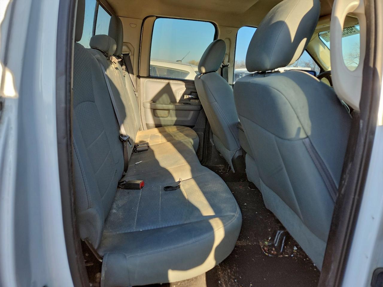 2016 RAM 1500 SLT photo 31