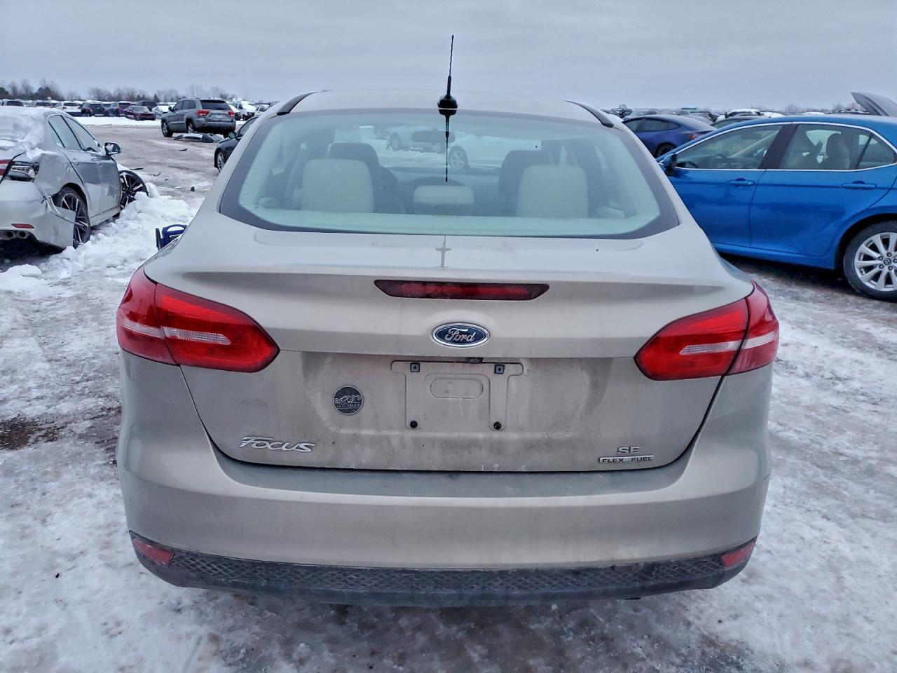2015 FORD FOCUS SE photo 6