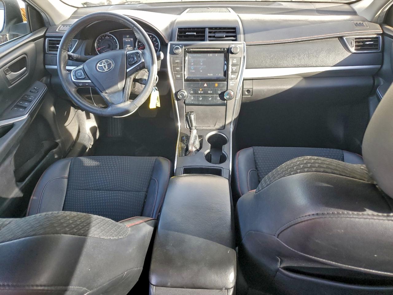 2015 TOYOTA CAMRY LE photo 8