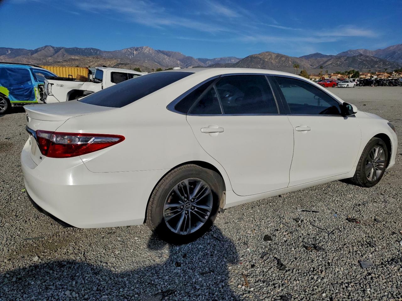 2015 TOYOTA CAMRY LE photo 3