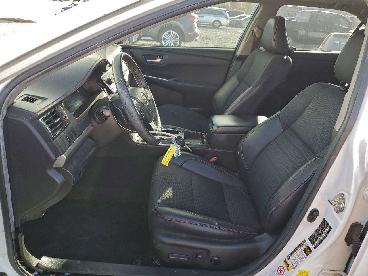 2015 TOYOTA CAMRY LE photo 7