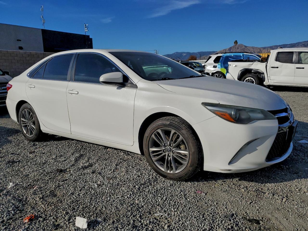2015 TOYOTA CAMRY LE photo 4