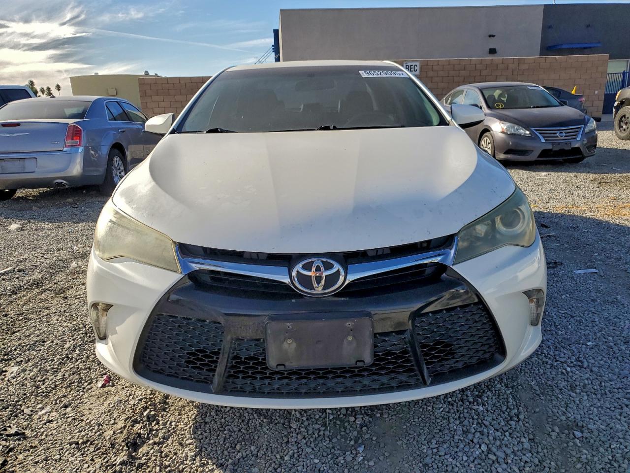 2015 TOYOTA CAMRY LE photo 5