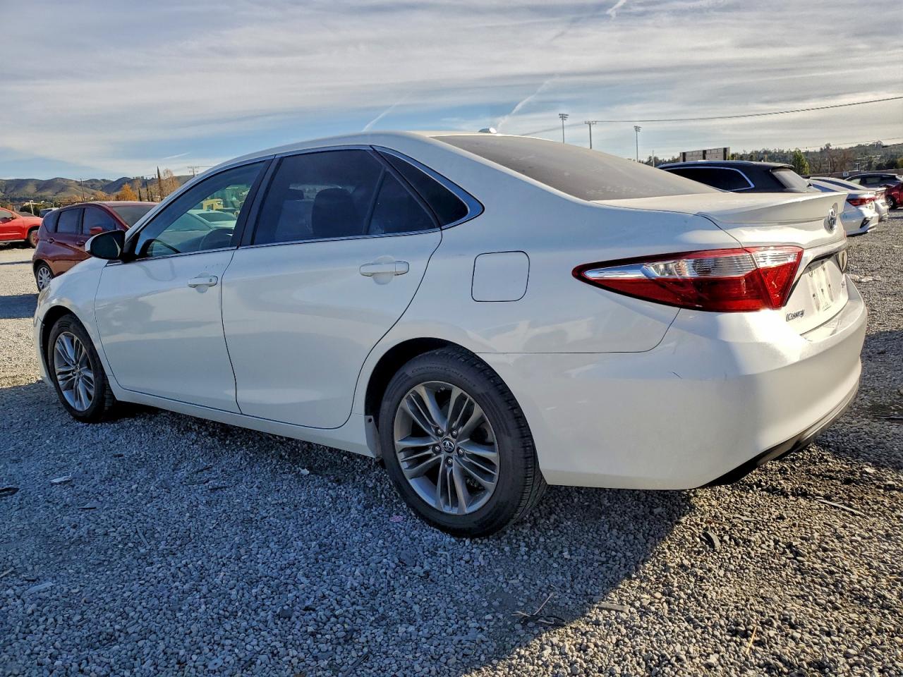 2015 TOYOTA CAMRY LE photo 2