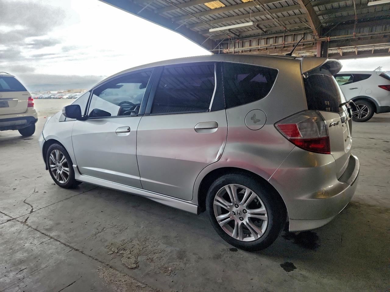 2011 HONDA FIT SPORT photo 2