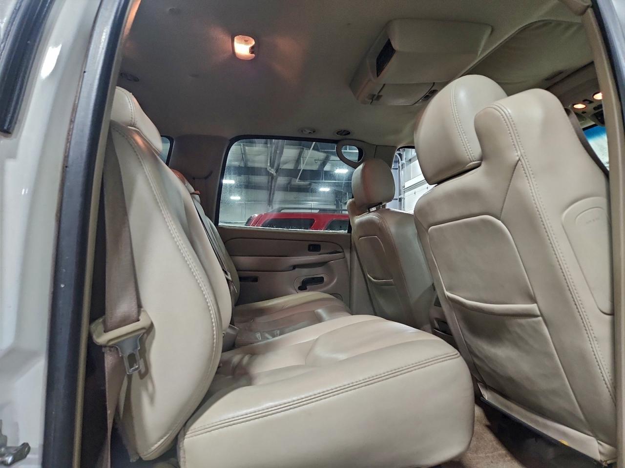 2005 CHEVROLET SUBURBAN K2500 photo 11