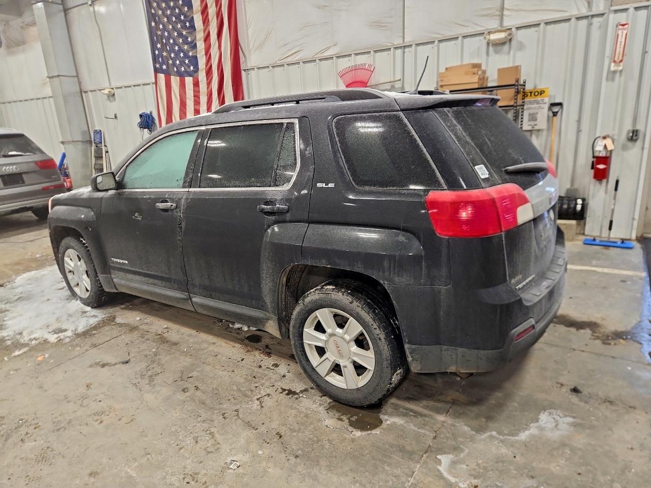 2013 GMC TERRAIN SLE photo 2