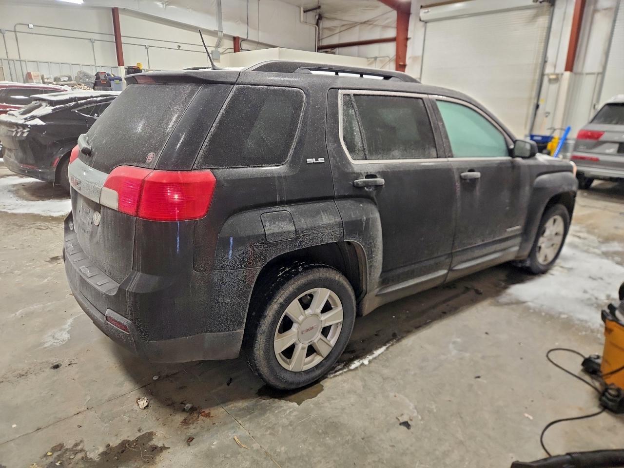 2013 GMC TERRAIN SLE photo 3