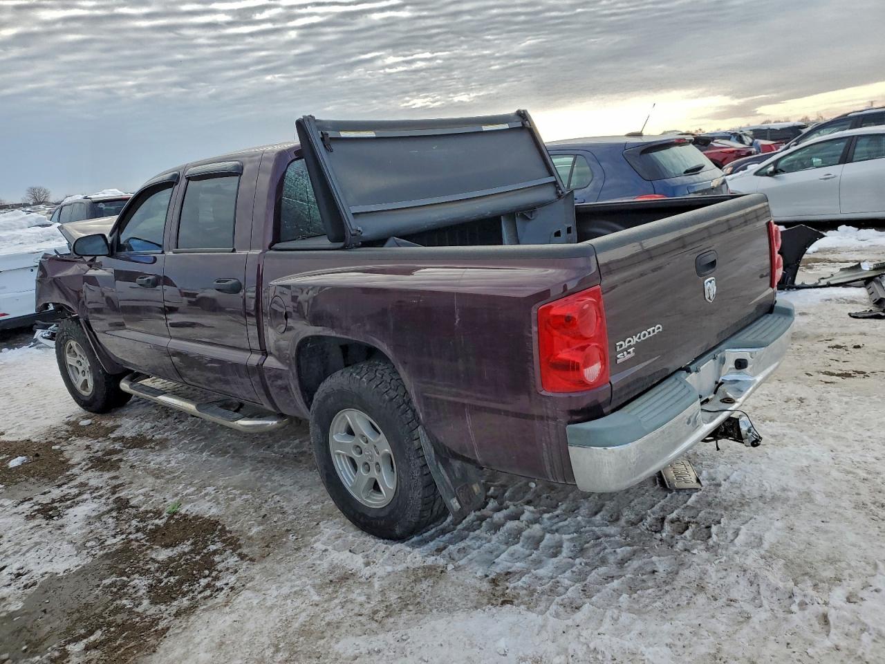 2005 DODGE DAKOTA QUAD SLT photo 2