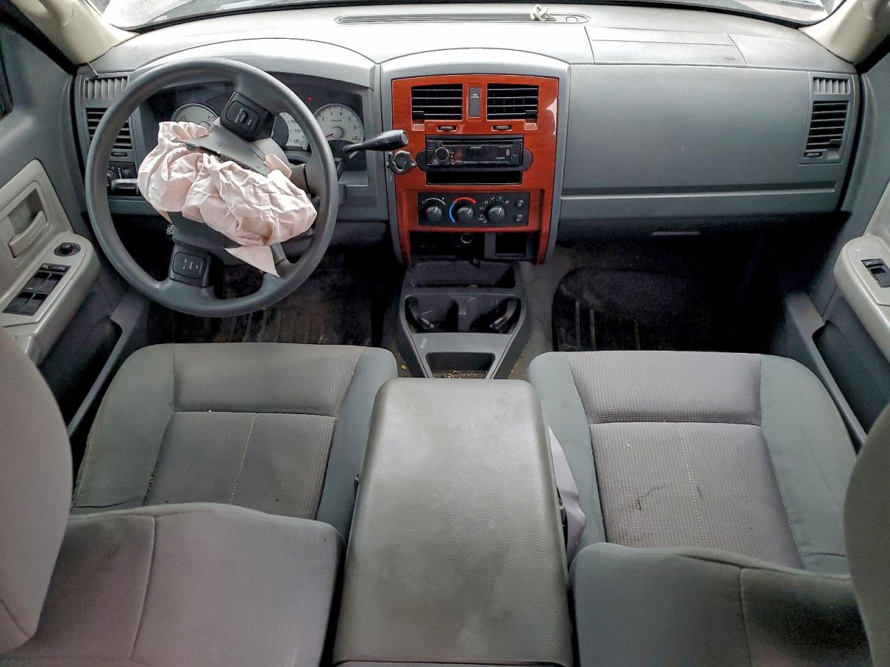 2005 DODGE DAKOTA QUAD SLT photo 8