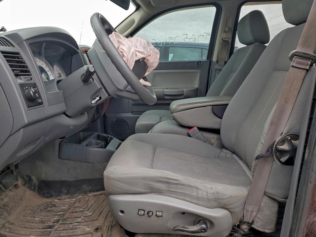 2005 DODGE DAKOTA QUAD SLT photo 7