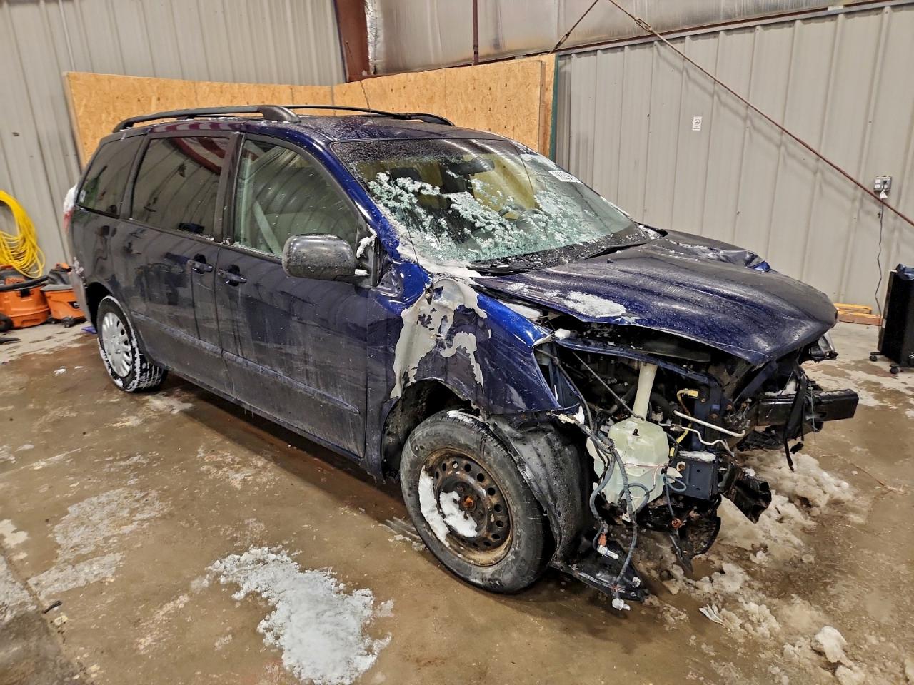 2007 TOYOTA SIENNA CE photo 4