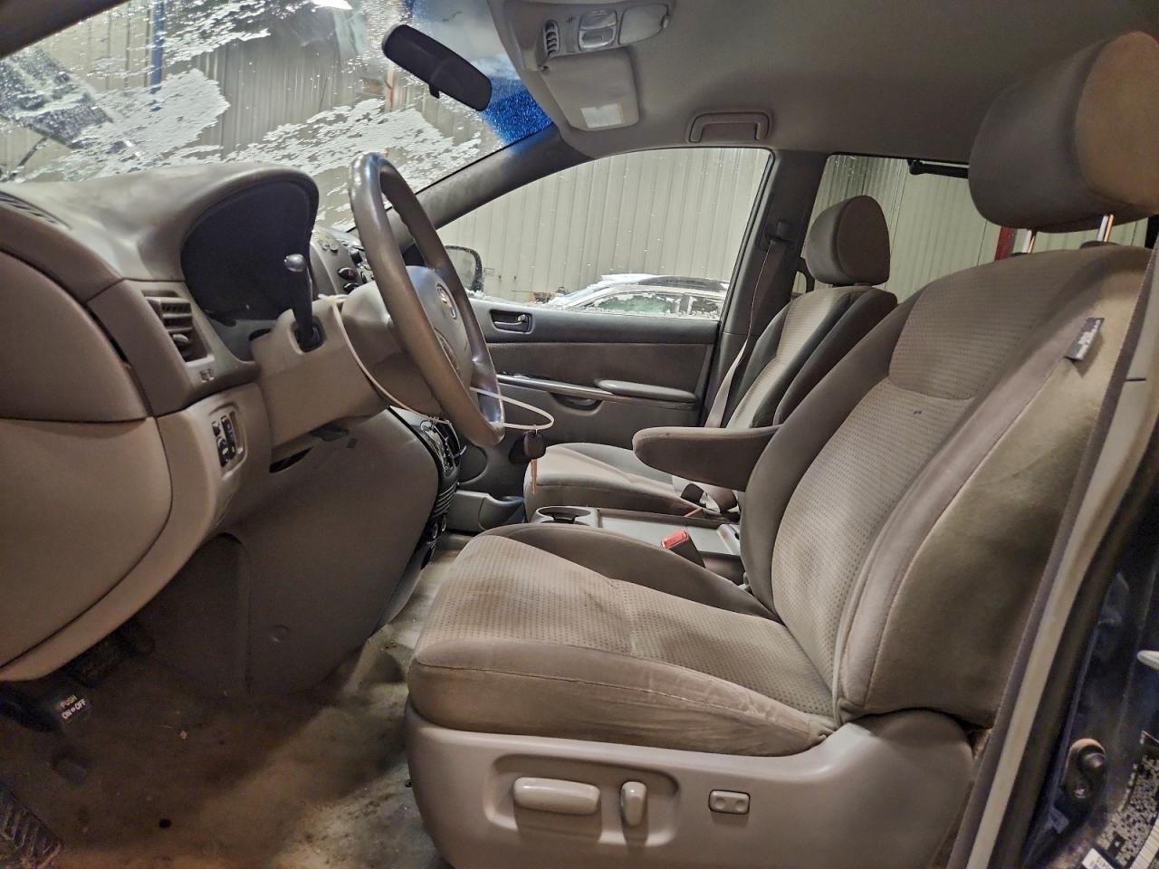 2007 TOYOTA SIENNA CE photo 7