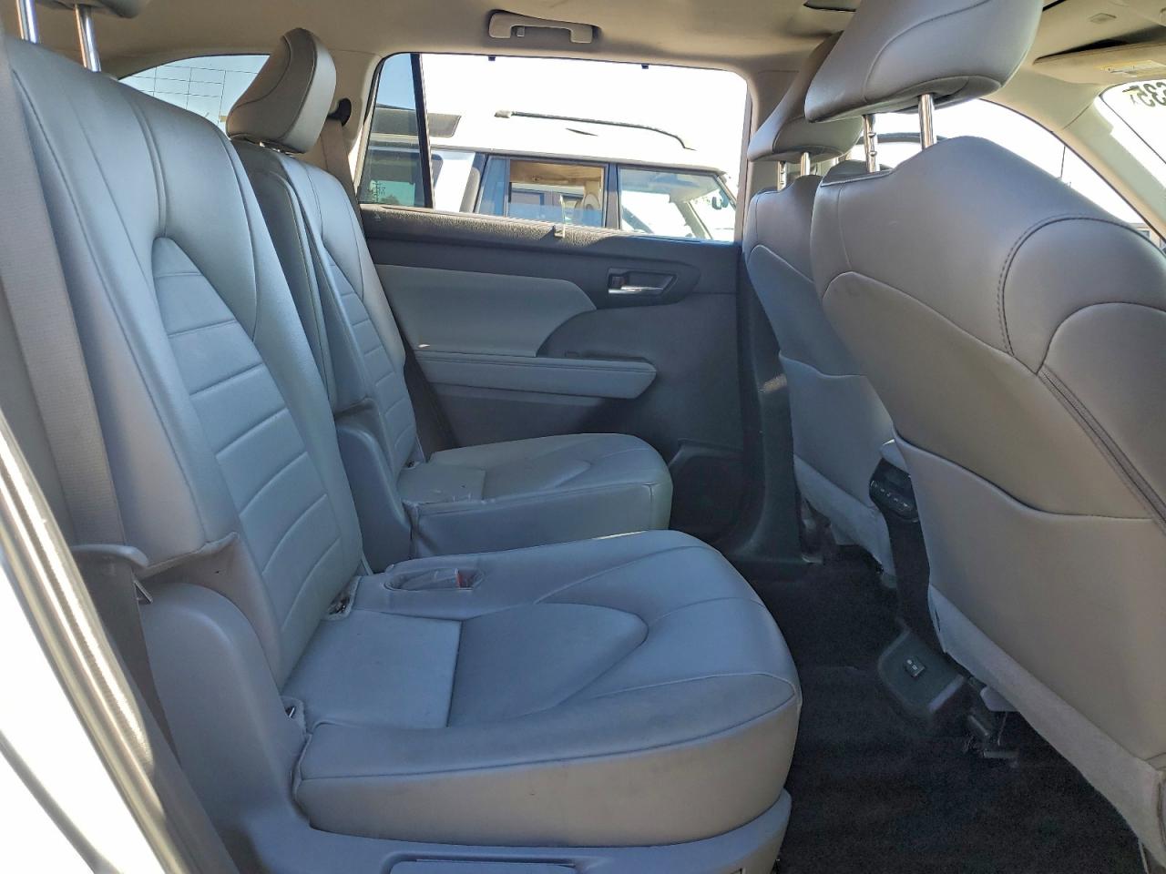 2023 TOYOTA HIGHLANDER L photo 10
