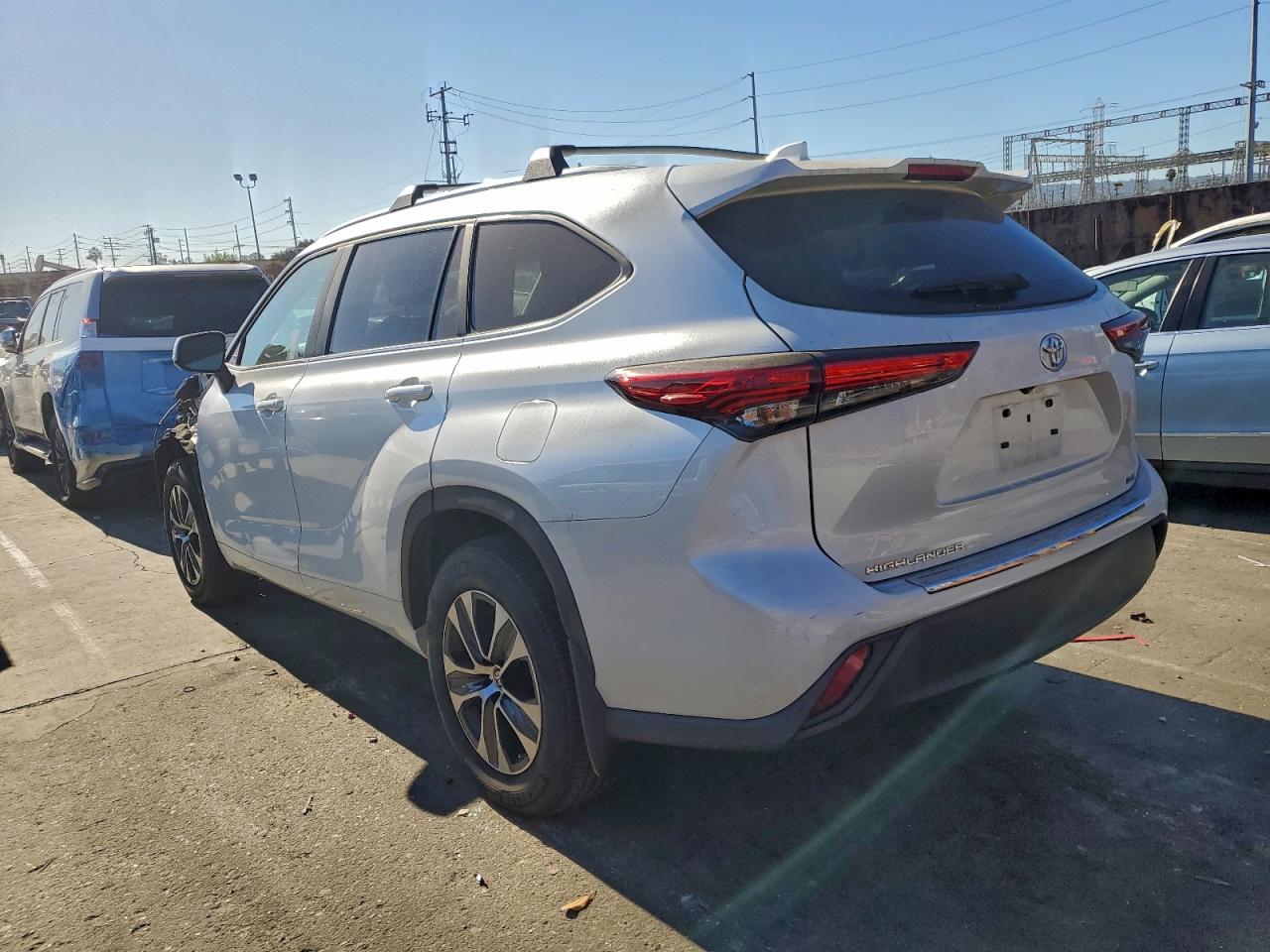 2023 TOYOTA HIGHLANDER L photo 2