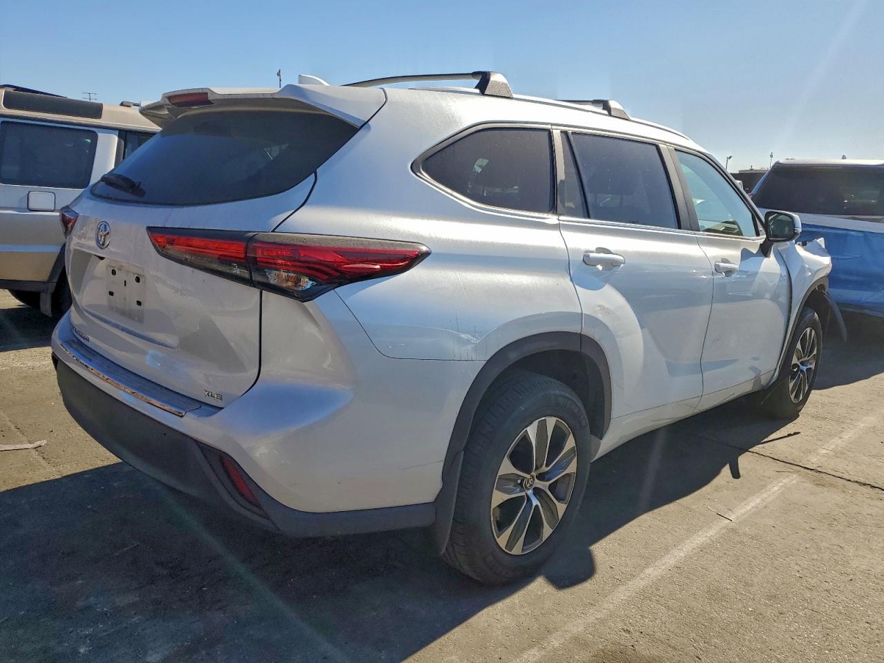 2023 TOYOTA HIGHLANDER L photo 3