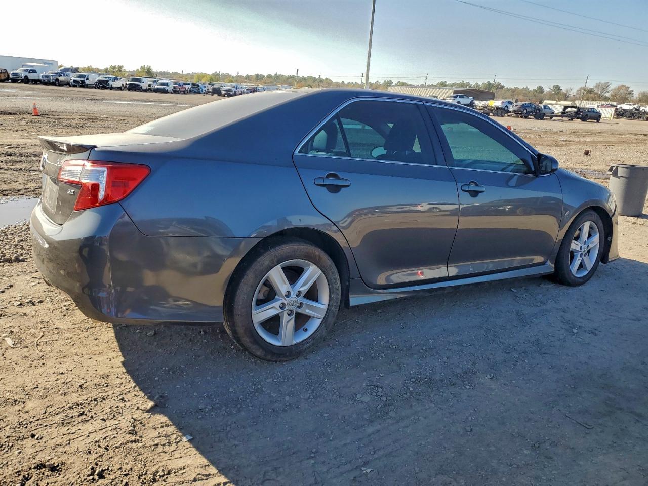 2013 TOYOTA CAMRY L photo 3