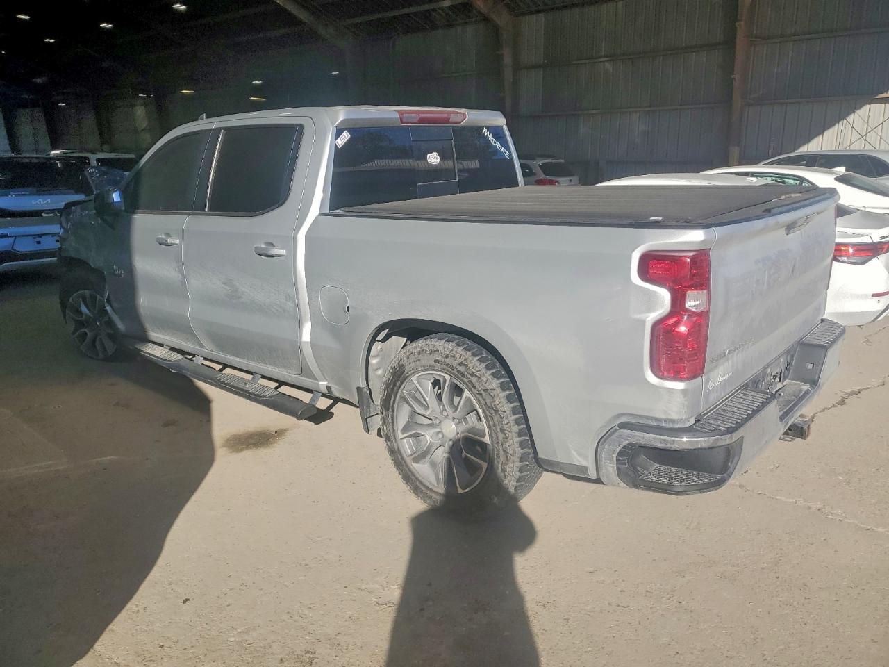 2021 CHEVROLET SILVERADO C1500 LT photo 2