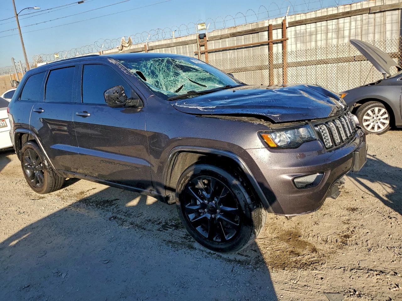2019 JEEP GRAND CHEROKEE LAREDO photo 4