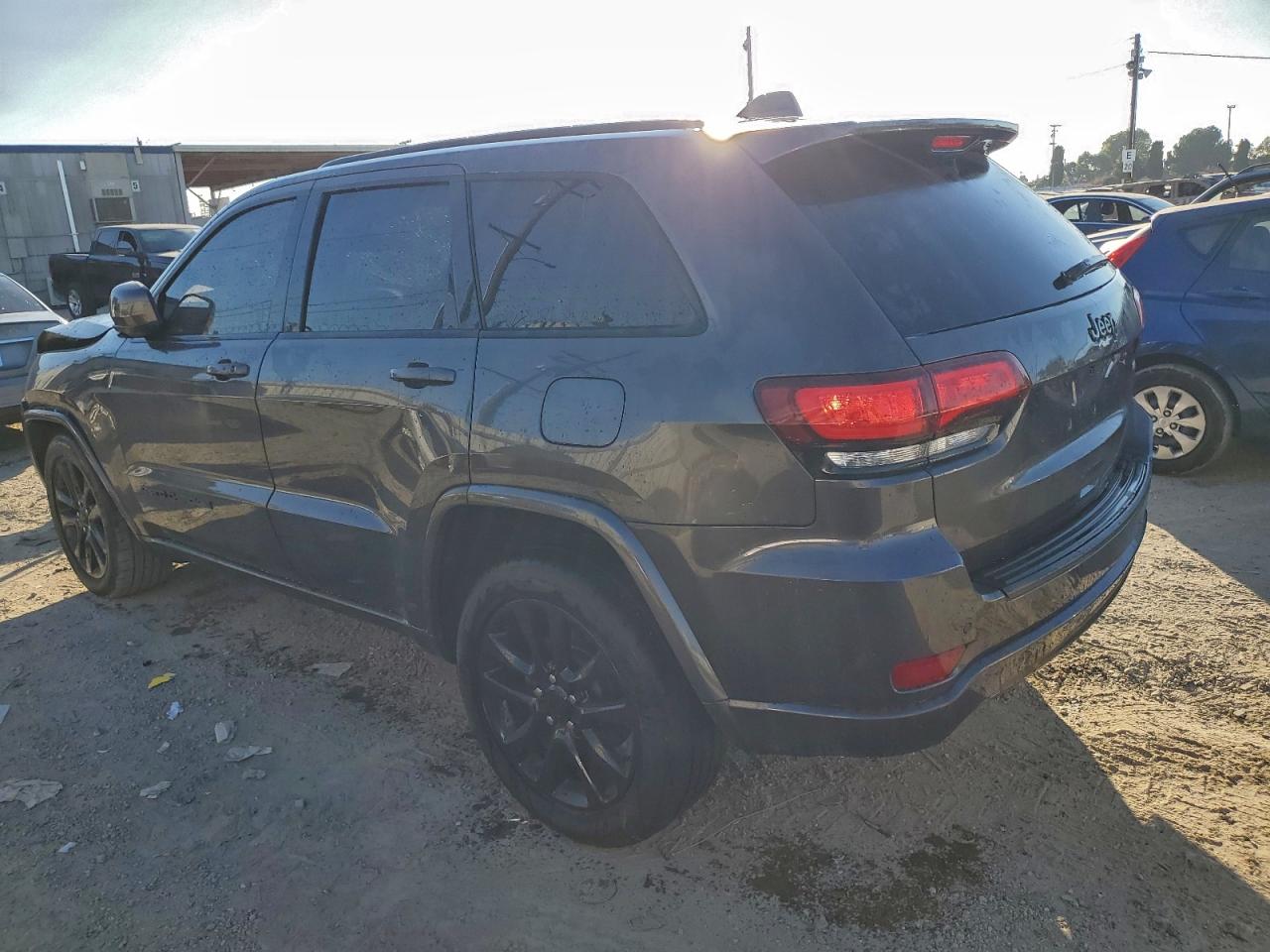 2019 JEEP GRAND CHEROKEE LAREDO photo 2