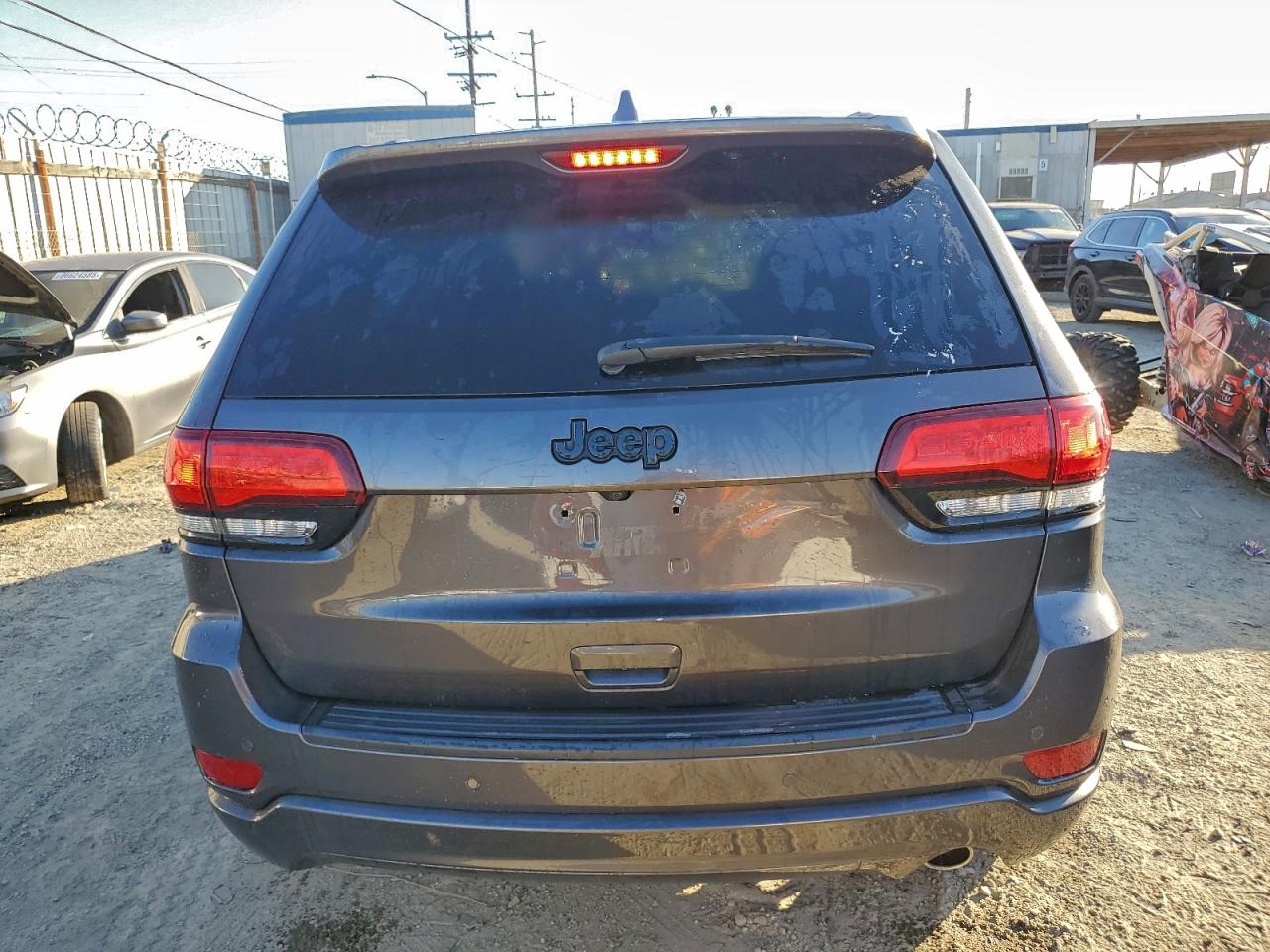 2019 JEEP GRAND CHEROKEE LAREDO photo 6