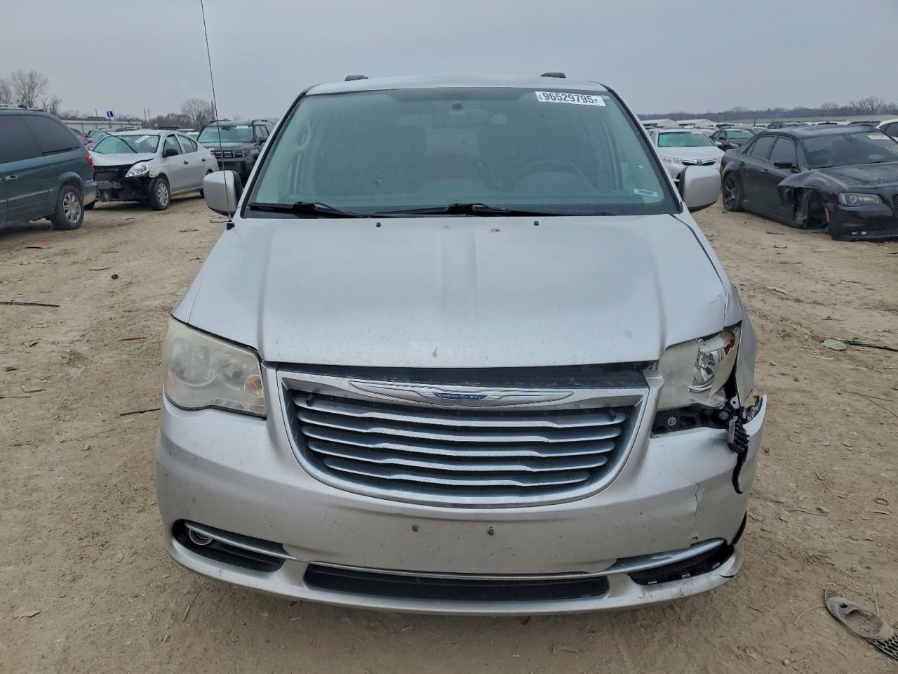2011 CHRYSLER TOWN & COUNTRY TOURING photo 5