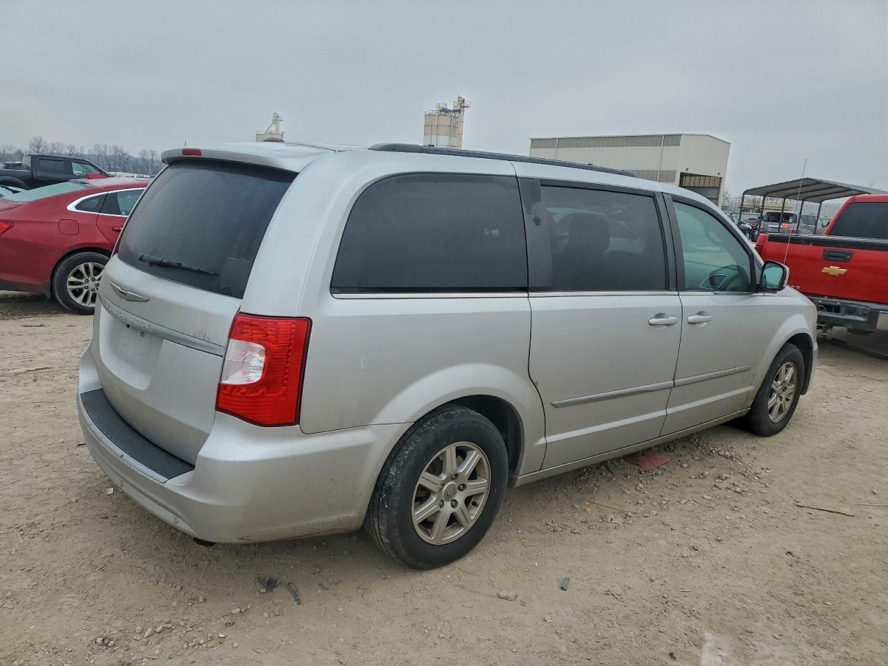 2011 CHRYSLER TOWN & COUNTRY TOURING photo 3