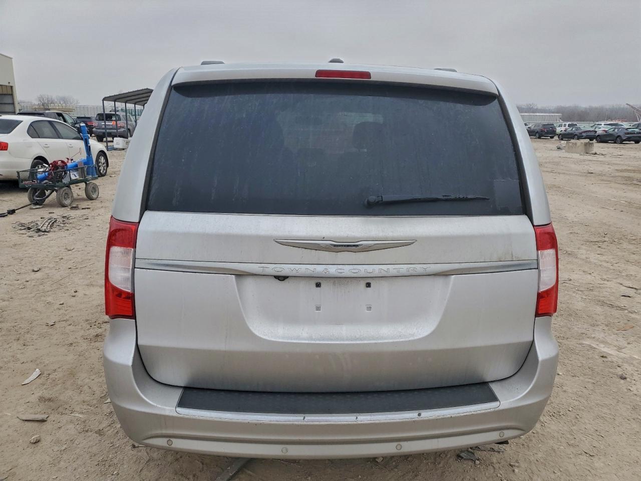2011 CHRYSLER TOWN & COUNTRY TOURING photo 6