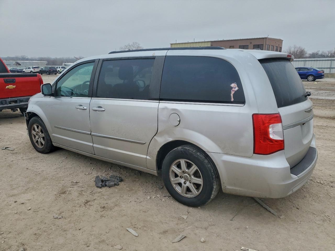 2011 CHRYSLER TOWN & COUNTRY TOURING photo 2