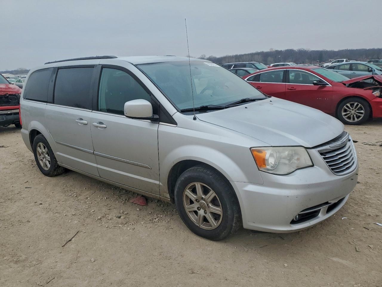 2011 CHRYSLER TOWN & COUNTRY TOURING photo 4