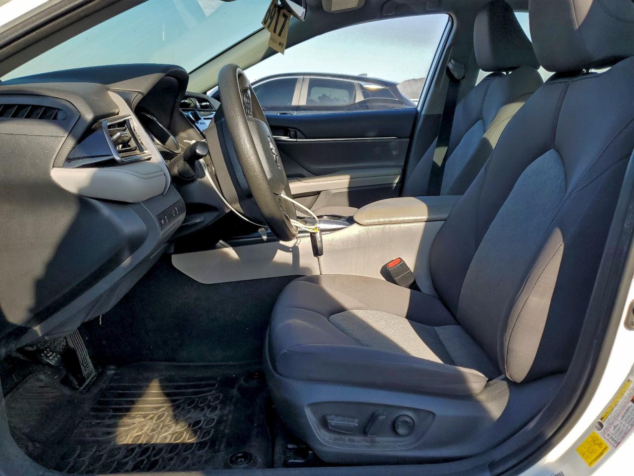 2020 TOYOTA CAMRY LE photo 13