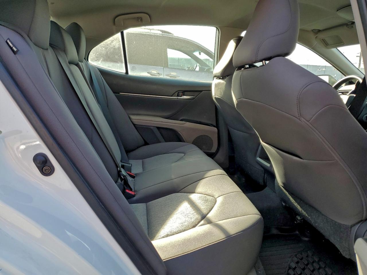2020 TOYOTA CAMRY LE photo 19