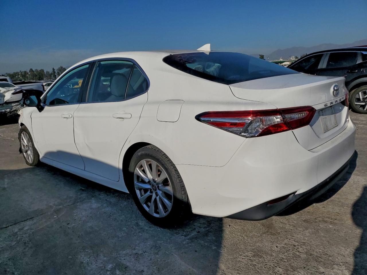 2020 TOYOTA CAMRY LE photo 3
