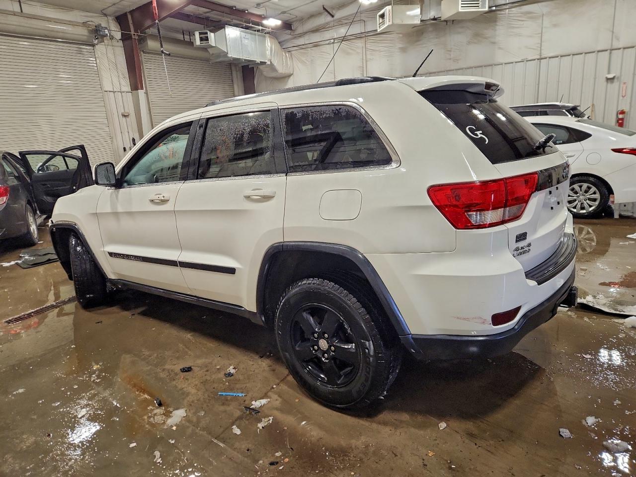 2012 JEEP GRAND CHEROKEE LAREDO photo 2