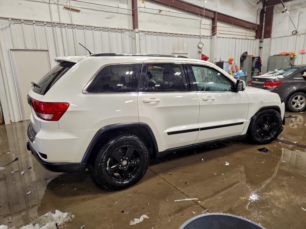 2012 JEEP GRAND CHEROKEE LAREDO photo 3