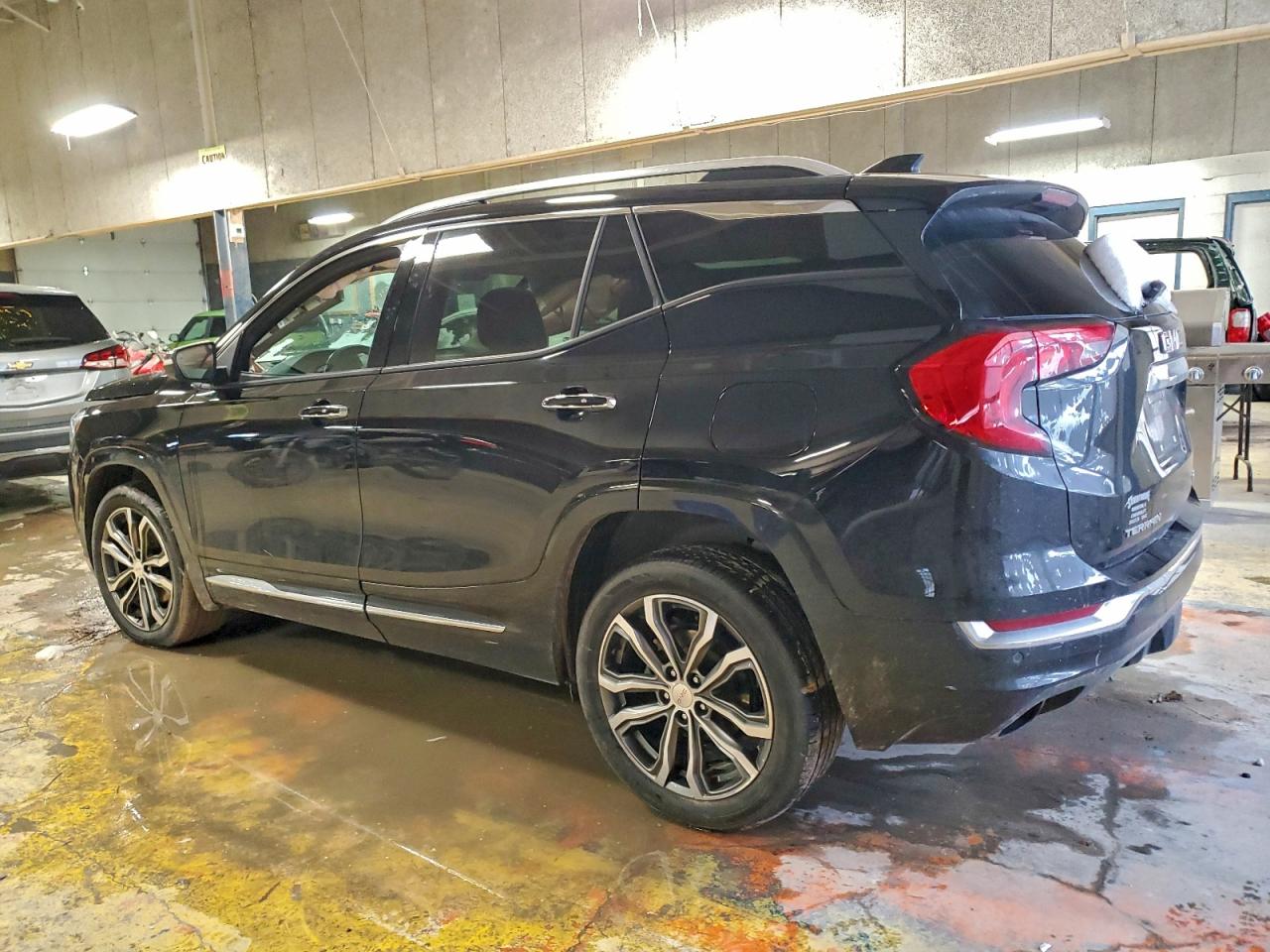 2018 GMC TERRAIN DENALI photo 2