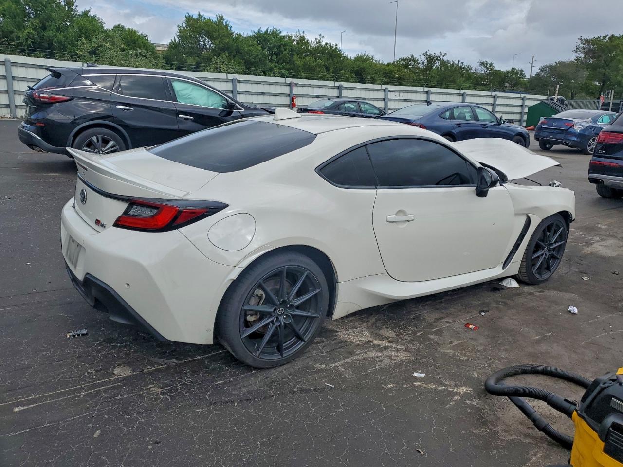 2023 TOYOTA GR 86 PREMIUM photo 3