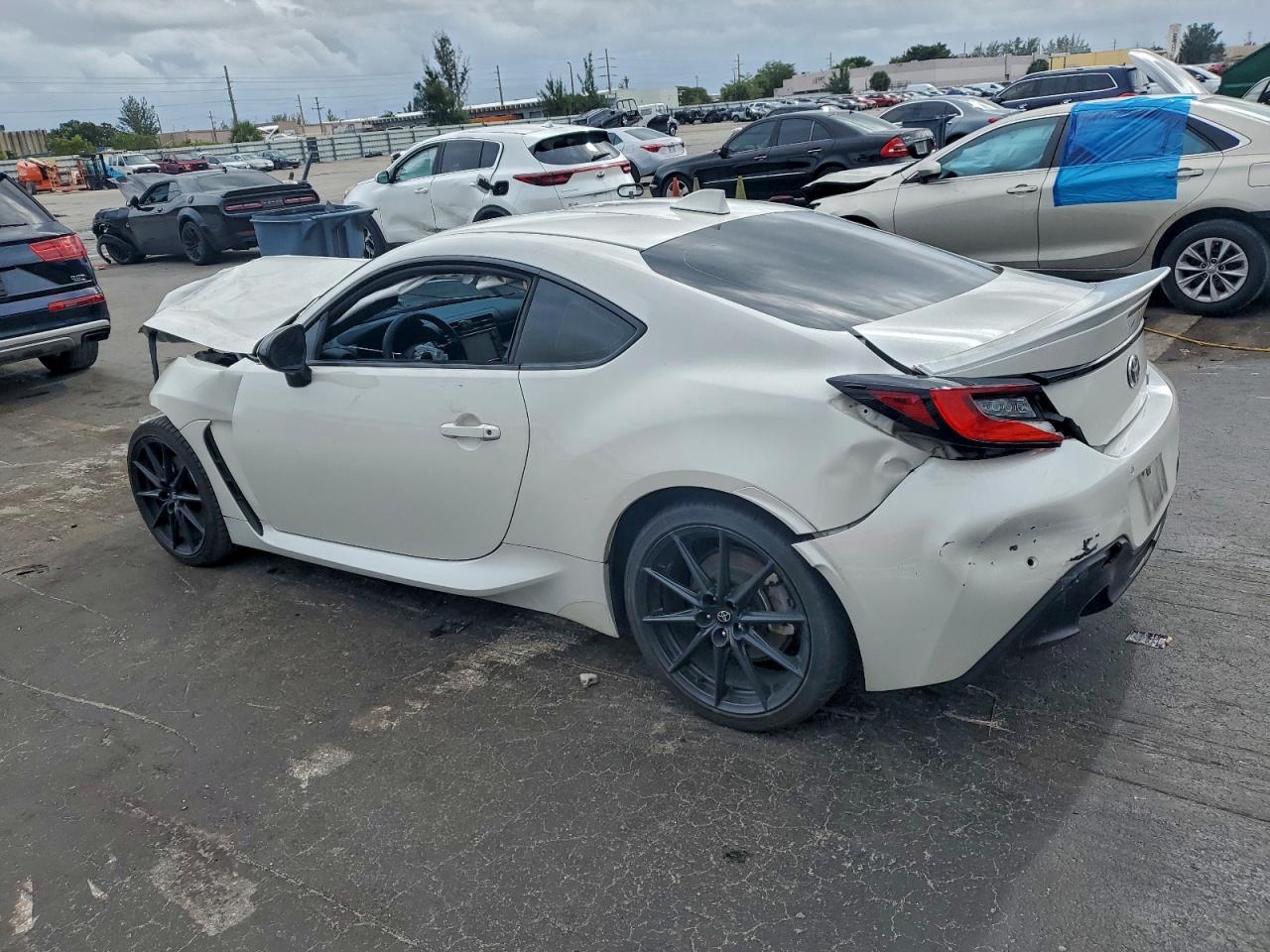 2023 TOYOTA GR 86 PREMIUM photo 2