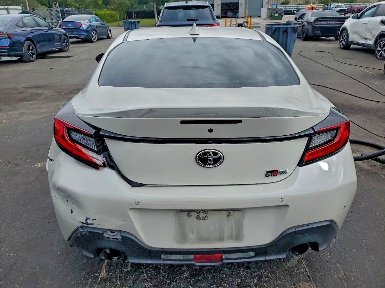 2023 TOYOTA GR 86 PREMIUM photo 6
