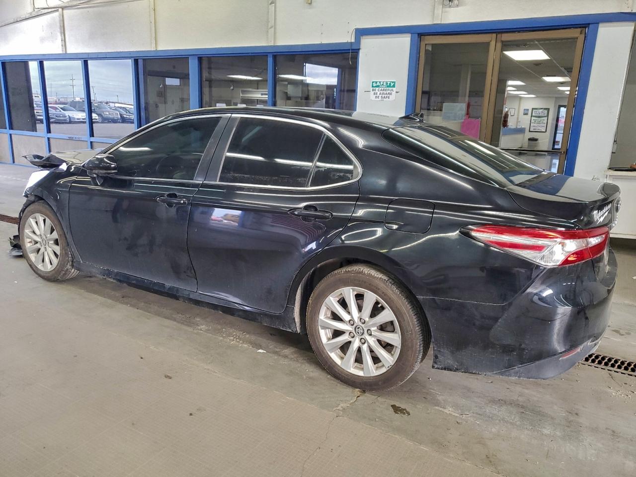 2019 TOYOTA CAMRY L photo 3