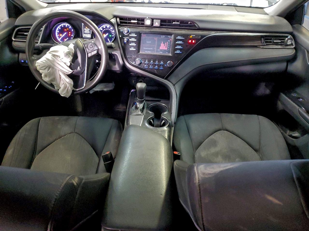 2019 TOYOTA CAMRY L photo 15