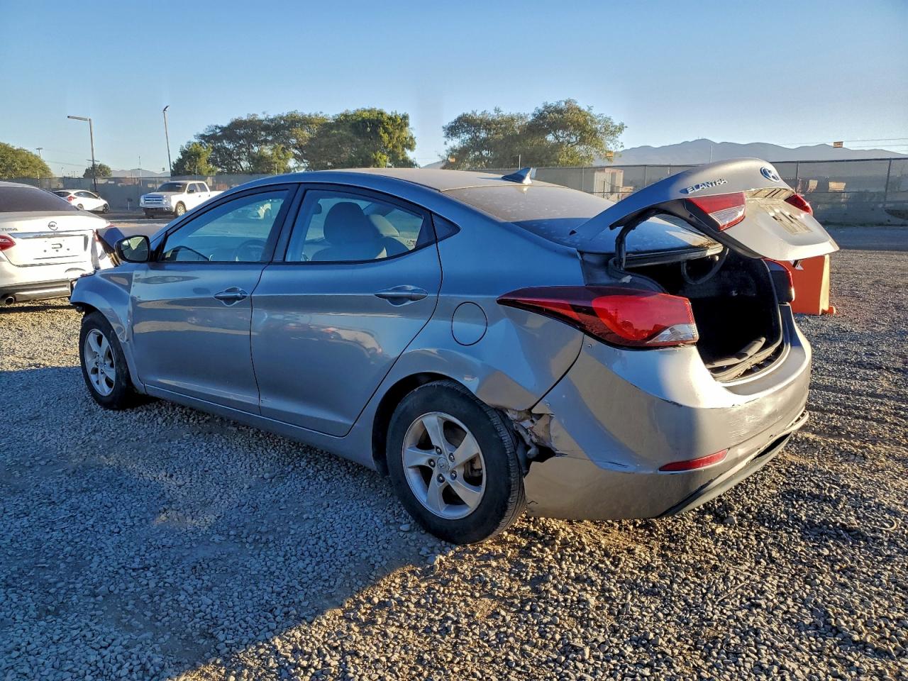 2015 HYUNDAI ELANTRA SE photo 3