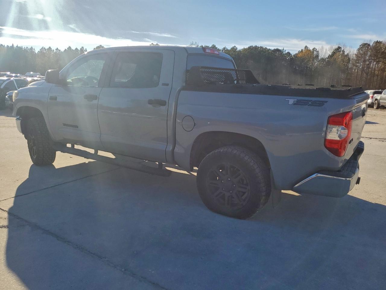 2018 TOYOTA TUNDRA CREWMAX SR5 photo 2