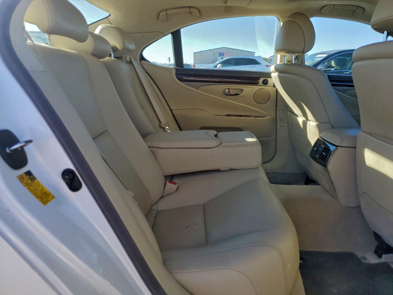 2013 LEXUS LS 460 photo 28